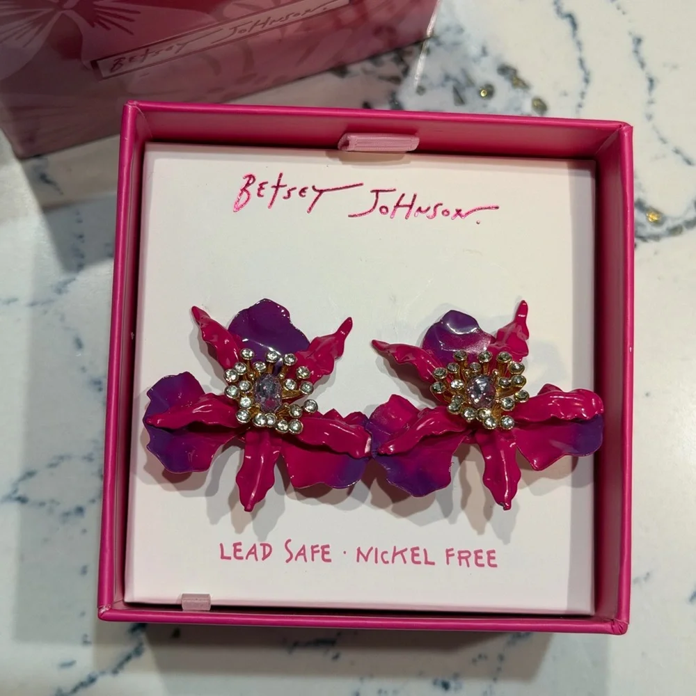 Betsey Johnson Gold Plated Rhinestone Orchid Stud earrings - Picture 1 of 4